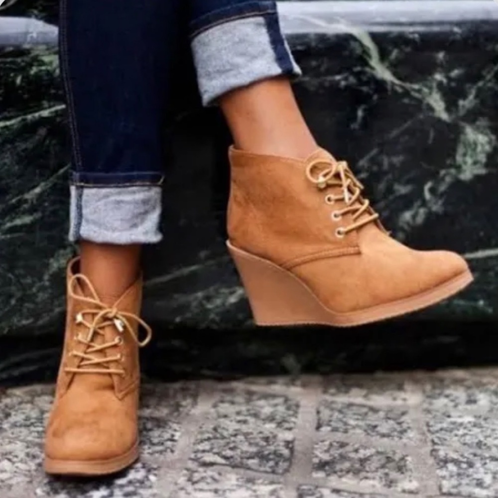 Sperry Top Sider Suede Wedge Bootie size 7M